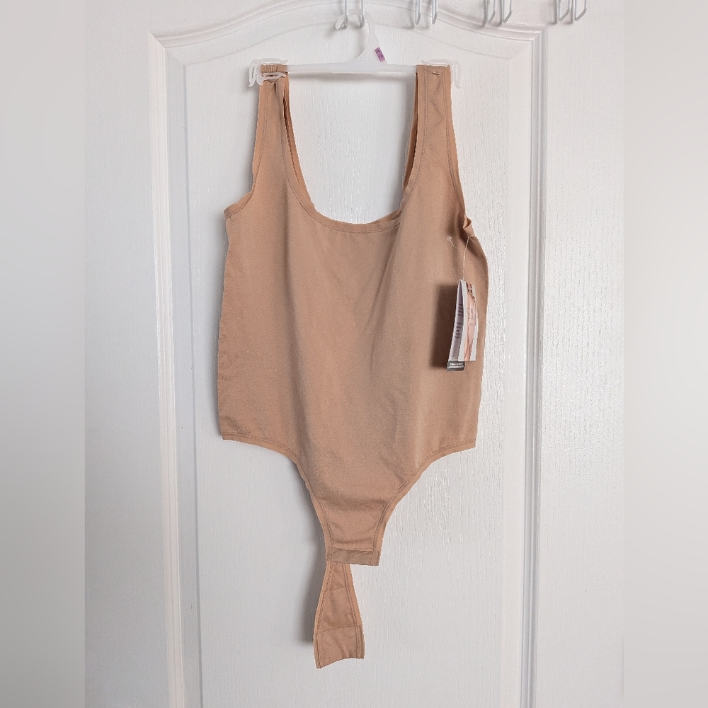 Silks Essentials nude tan round neck bodysuit size XL NEW